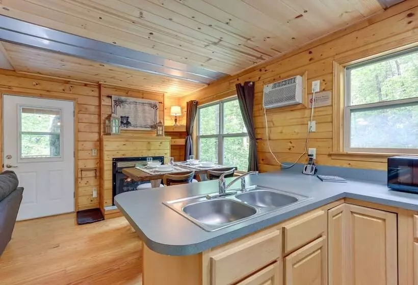 Remote Escape: Murphy Cozy Cabin In The Woods