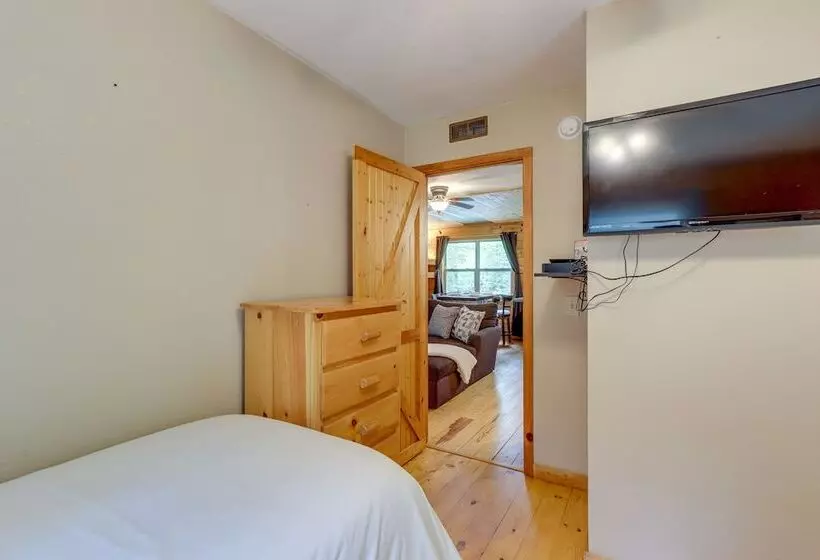 Remote Escape: Murphy Cozy Cabin In The Woods