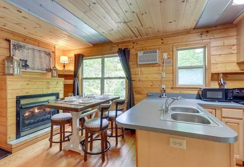 Remote Escape: Murphy Cozy Cabin In The Woods