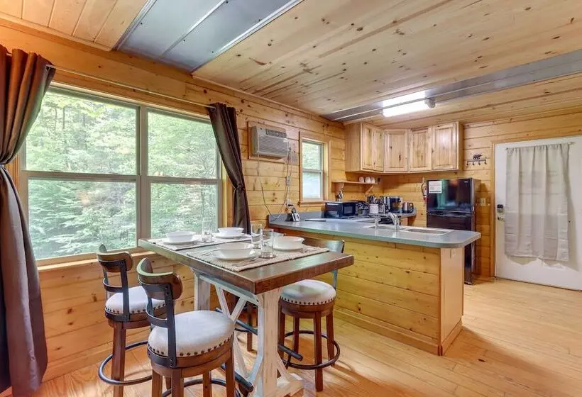 Remote Escape: Murphy Cozy Cabin In The Woods