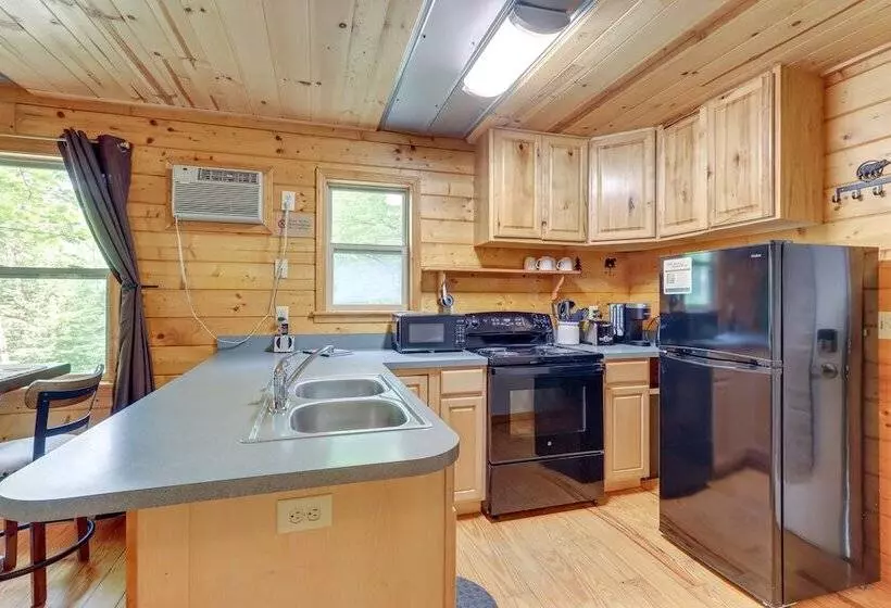 Remote Escape: Murphy Cozy Cabin In The Woods