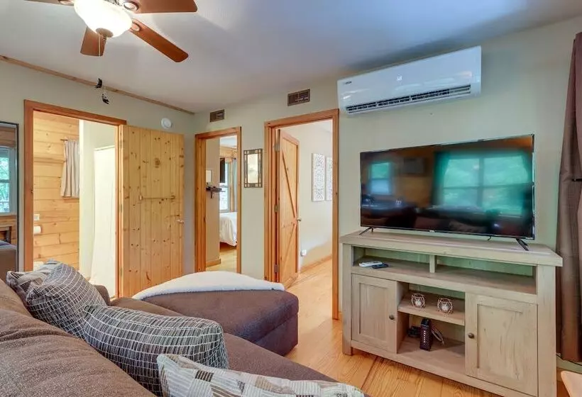 Remote Escape: Murphy Cozy Cabin In The Woods