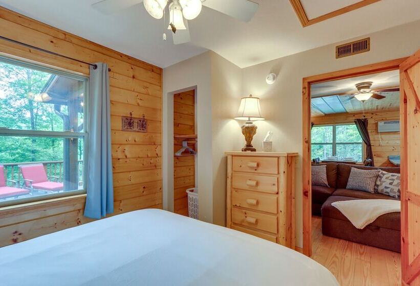 Remote Escape: Murphy Cozy Cabin In The Woods