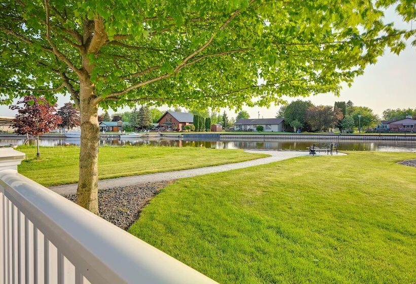 Riverfront Au Gres Cottage W/ Fire Pit & Grill!