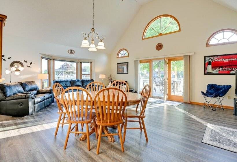 Riverfront Au Gres Cottage W/ Fire Pit & Grill!