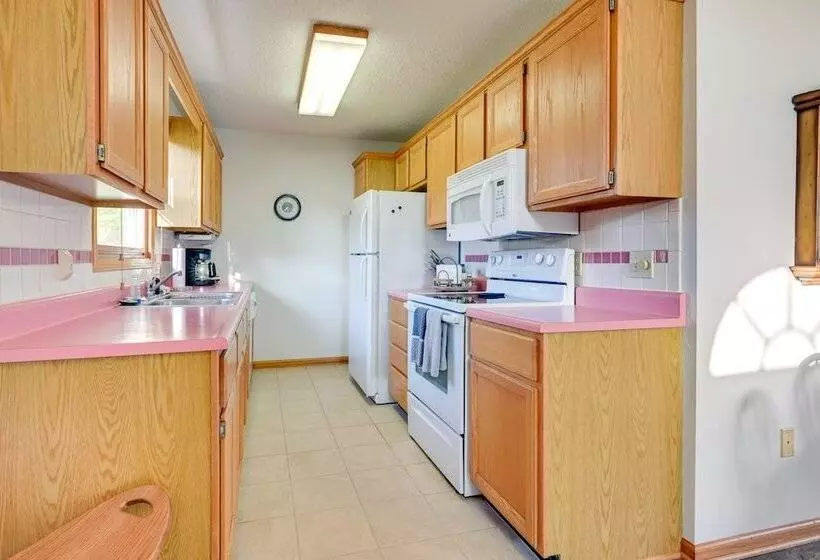 Riverfront Au Gres Cottage W/ Fire Pit & Grill!