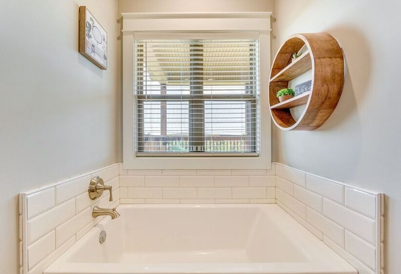 Russellville Home Near Hiking + Lake Access!