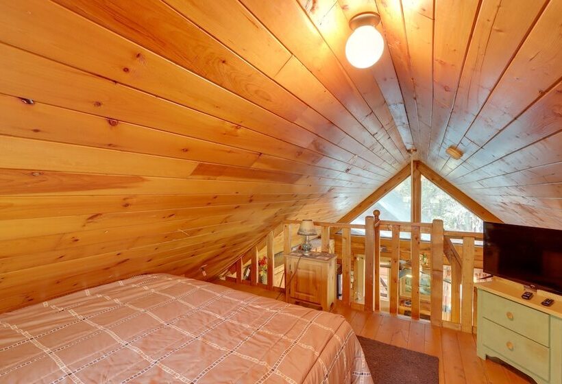 Secluded Mountain Cabin W/ Decks + Gazebo!