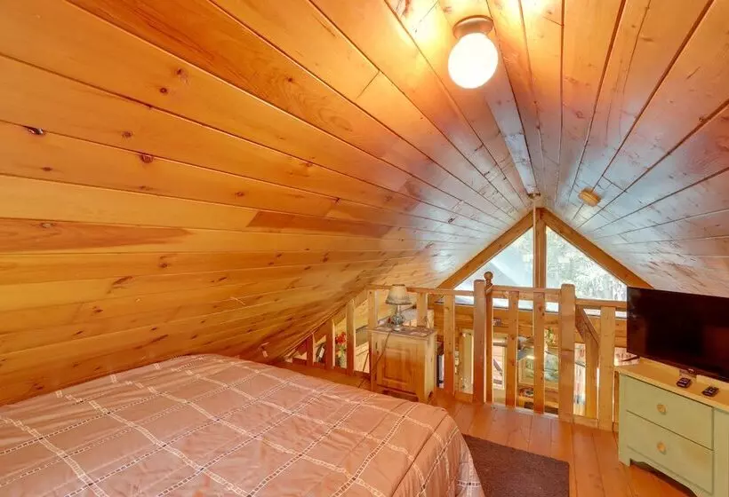 Secluded Mountain Cabin W/ Decks + Gazebo!