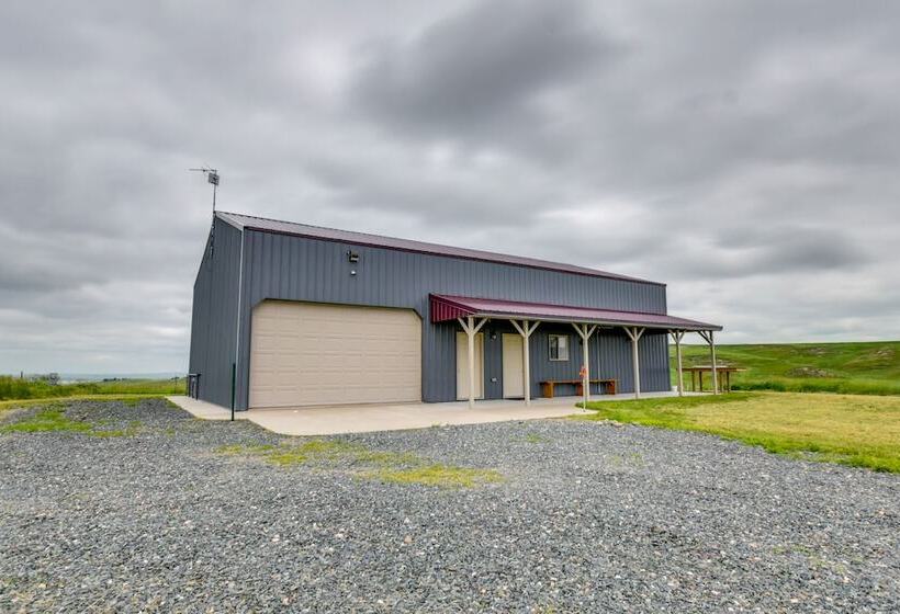 Secluded Nebraska Getaway: 4 Mi To Lake Mcconaughy