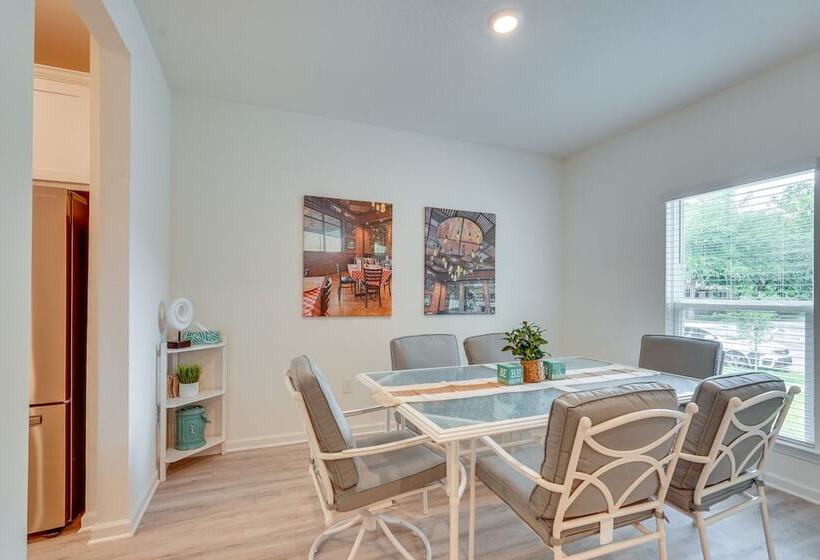 Spacious Freeport Home W/ Deck & 2 Living Areas!