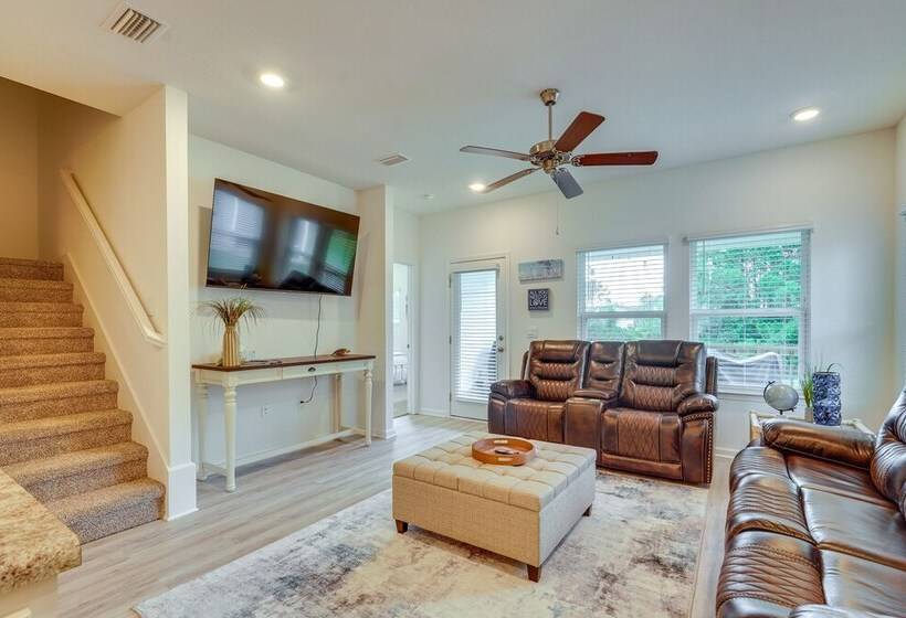 Spacious Freeport Home W/ Deck & 2 Living Areas!