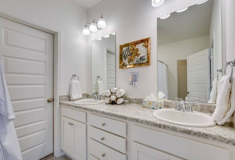 Spacious Freeport Home W/ Deck & 2 Living Areas!