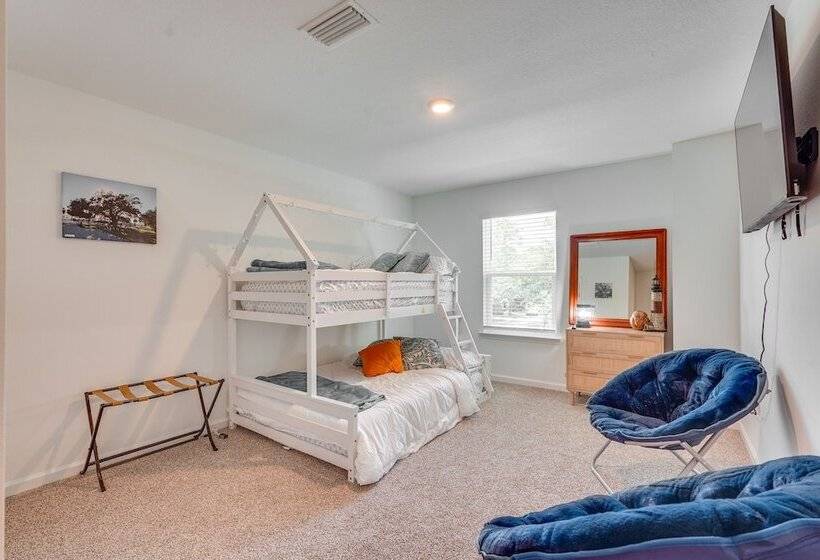 Spacious Freeport Home W/ Deck & 2 Living Areas!