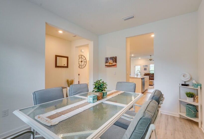 Spacious Freeport Home W/ Deck & 2 Living Areas!