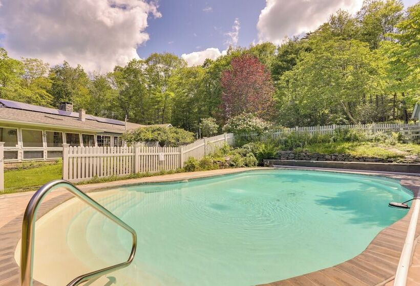 Sparrow Bush Retreat W/ Pool & Screened Porch