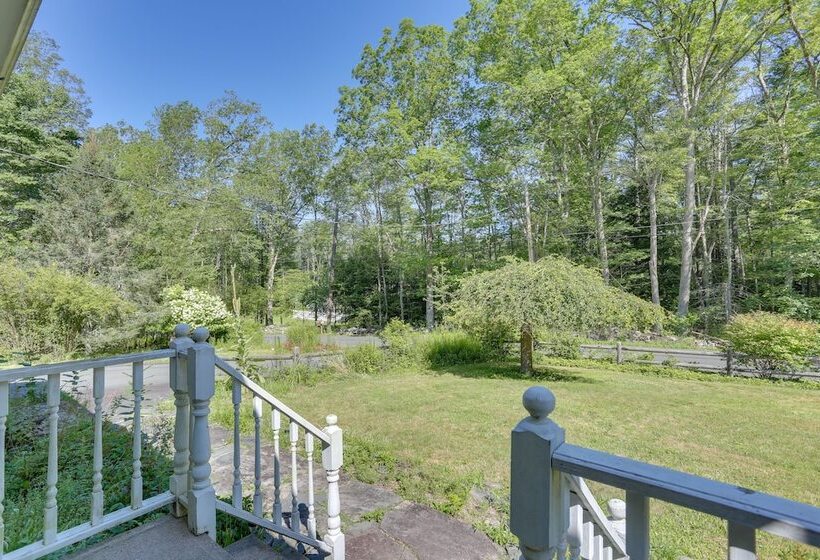 Sparrow Bush Retreat W/ Pool & Screened Porch