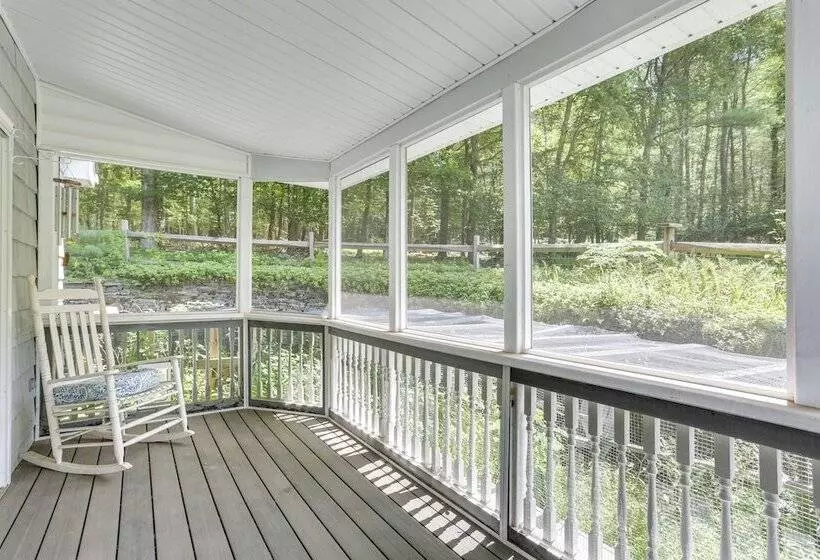 Sparrow Bush Retreat W/ Pool & Screened Porch
