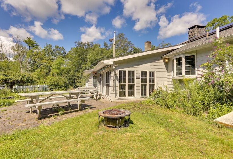 Sparrow Bush Retreat W/ Pool & Screened Porch