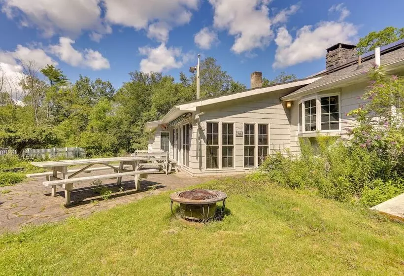Sparrow Bush Retreat W/ Pool & Screened Porch