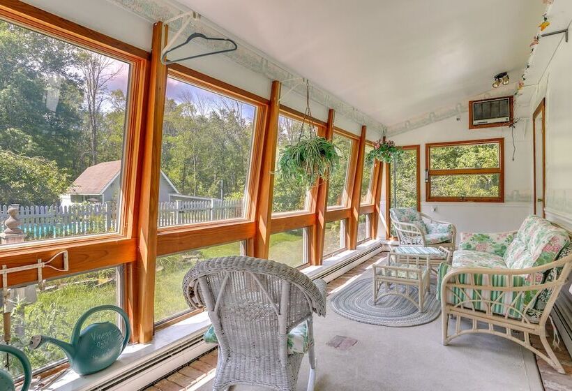 Sparrow Bush Retreat W/ Pool & Screened Porch