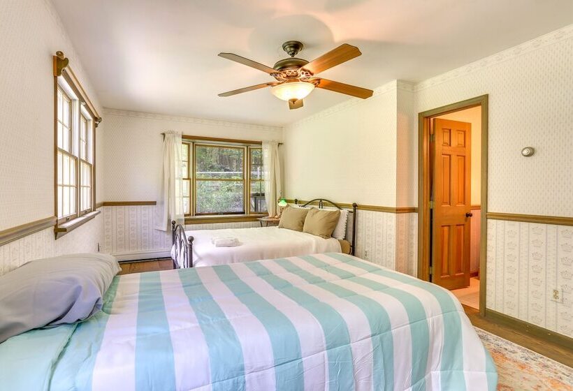 Sparrow Bush Retreat W/ Pool & Screened Porch