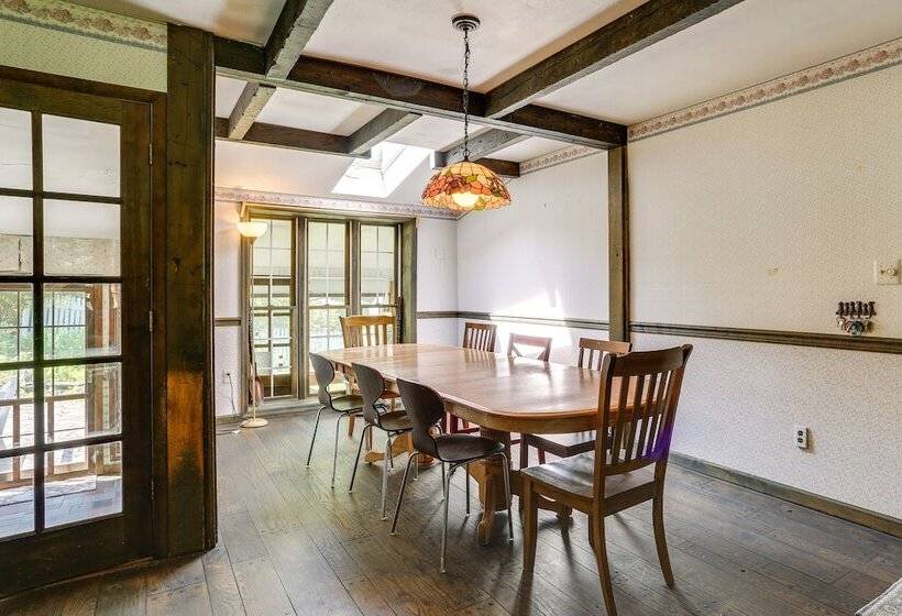 Sparrow Bush Retreat W/ Pool & Screened Porch