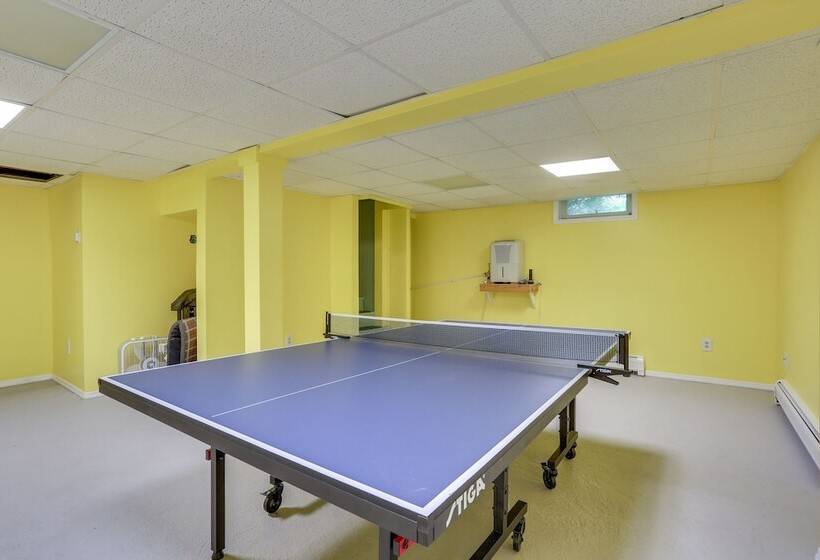 Sparrow Bush Retreat W/ Pool & Screened Porch