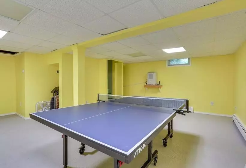 Sparrow Bush Retreat W/ Pool & Screened Porch