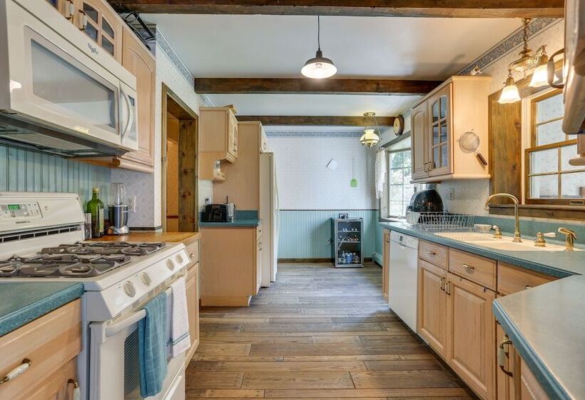 Sparrow Bush Retreat W/ Pool & Screened Porch