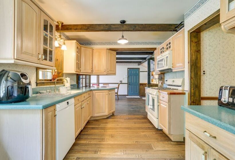 Sparrow Bush Retreat W/ Pool & Screened Porch