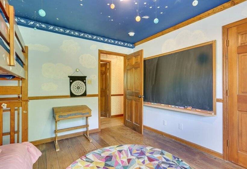 Sparrow Bush Retreat W/ Pool & Screened Porch