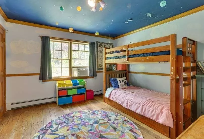 Sparrow Bush Retreat W/ Pool & Screened Porch