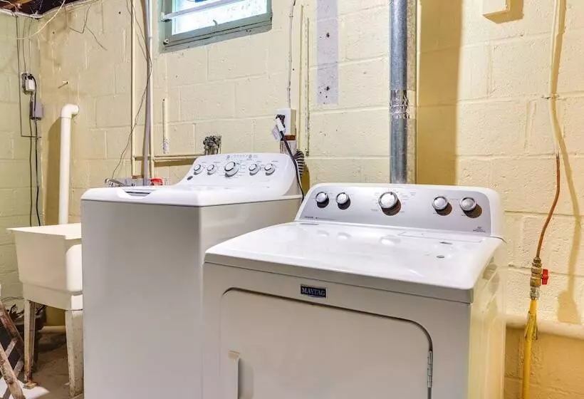 Sparrow Bush Retreat W/ Pool & Screened Porch