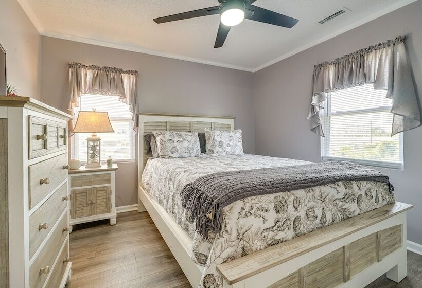 Sun & Surf  Oak Island Home, Steps To Beach!