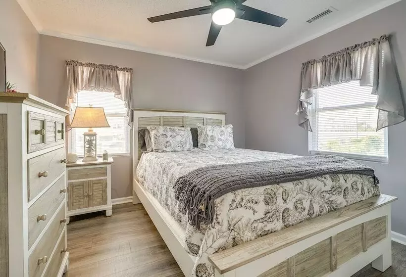 Sun & Surf  Oak Island Home, Steps To Beach!