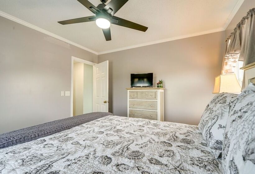 Sun & Surf  Oak Island Home, Steps To Beach!