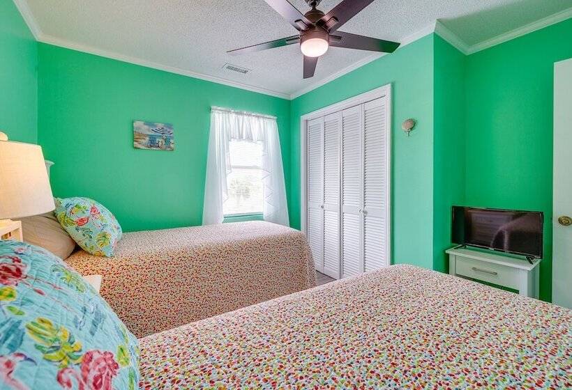 Sun & Surf  Oak Island Home, Steps To Beach!