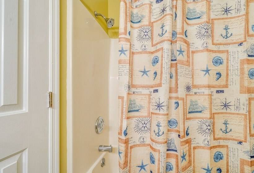 Sun & Surf  Oak Island Home, Steps To Beach!