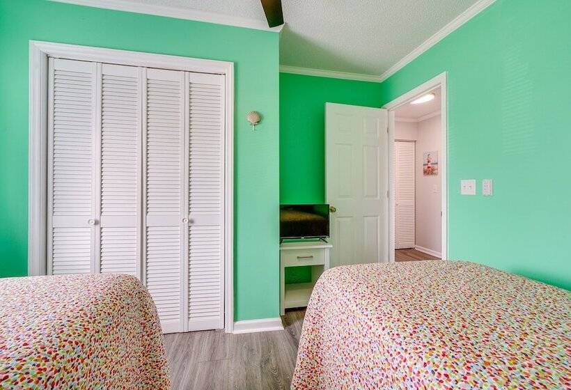 Sun & Surf  Oak Island Home, Steps To Beach!