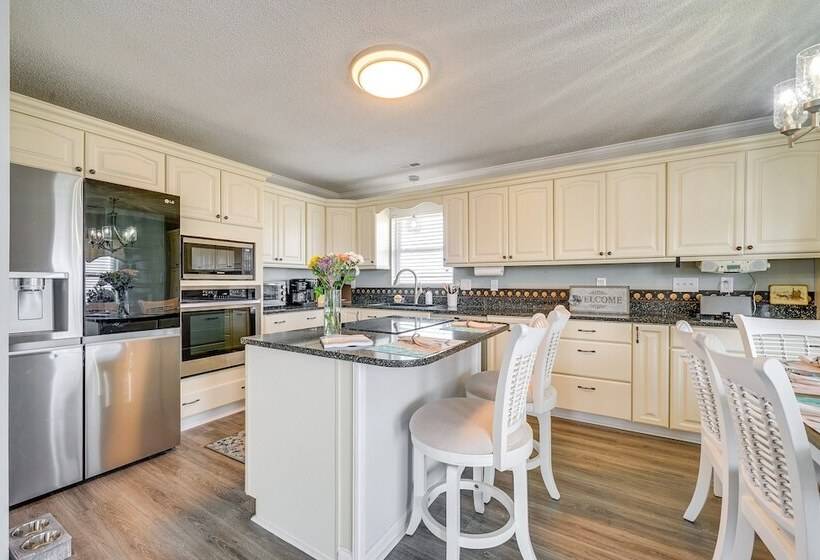 Sun & Surf  Oak Island Home, Steps To Beach!