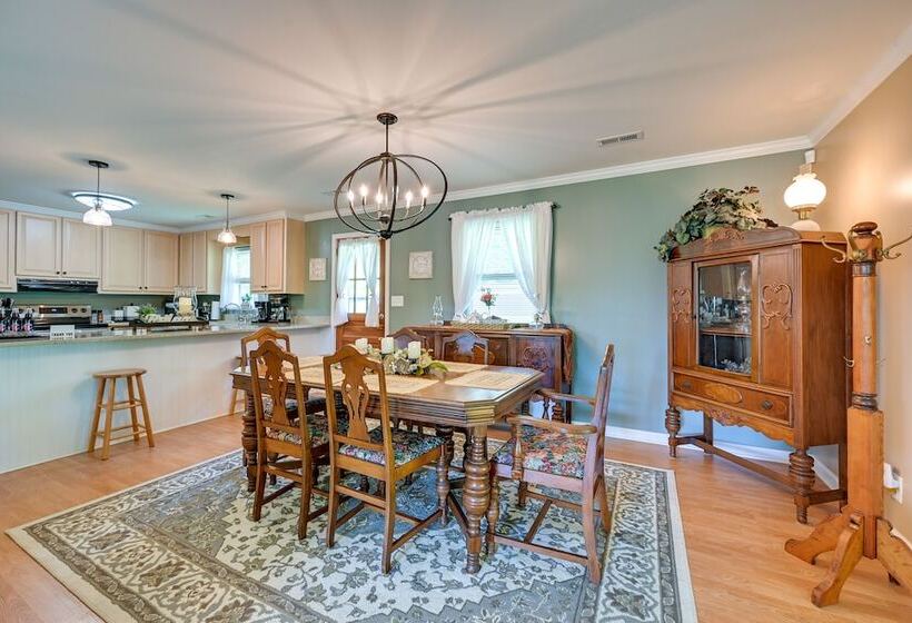 The Travis House At Lantern Springs On Farm!