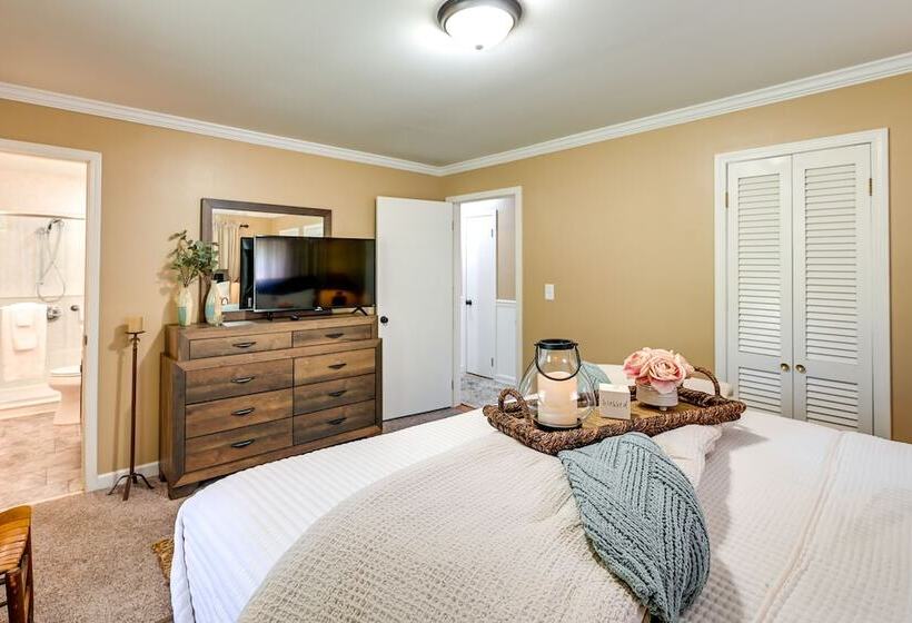 The Travis House At Lantern Springs On Farm!