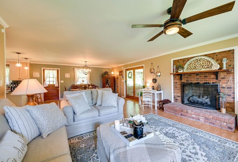 The Travis House At Lantern Springs On Farm!