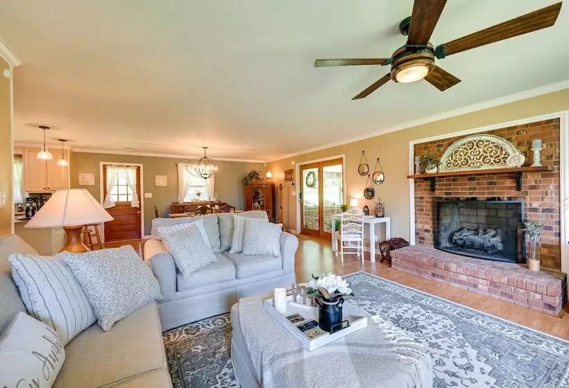 The Travis House At Lantern Springs  On Farm!