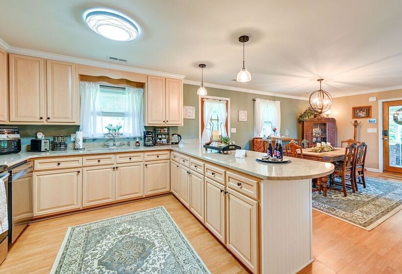 The Travis House At Lantern Springs On Farm!