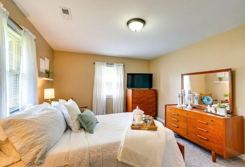 The Travis House At Lantern Springs  On Farm!