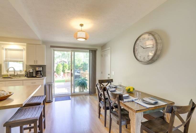 Three Oaks Home W/ Guest House 8 Mi To Beach!