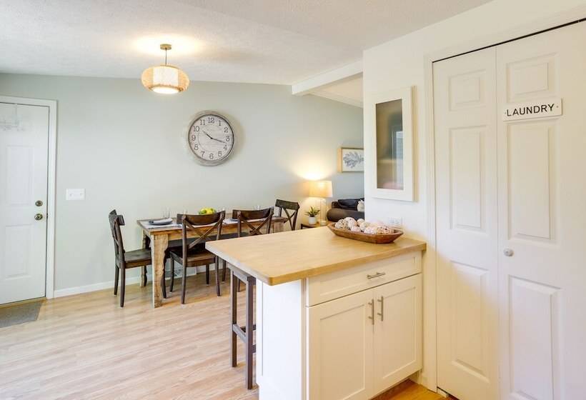 Three Oaks Home W/ Guest House 8 Mi To Beach!