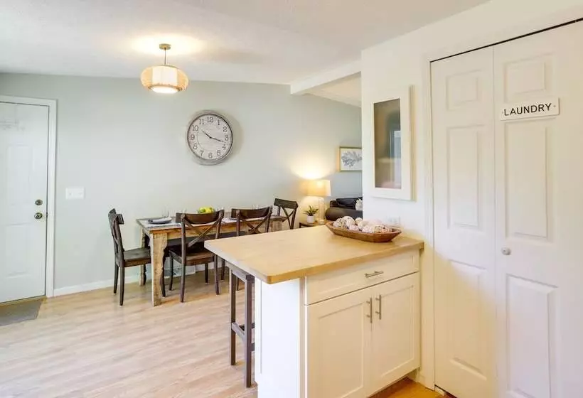 Three Oaks Home W/ Guest House   8 Mi To Beach!